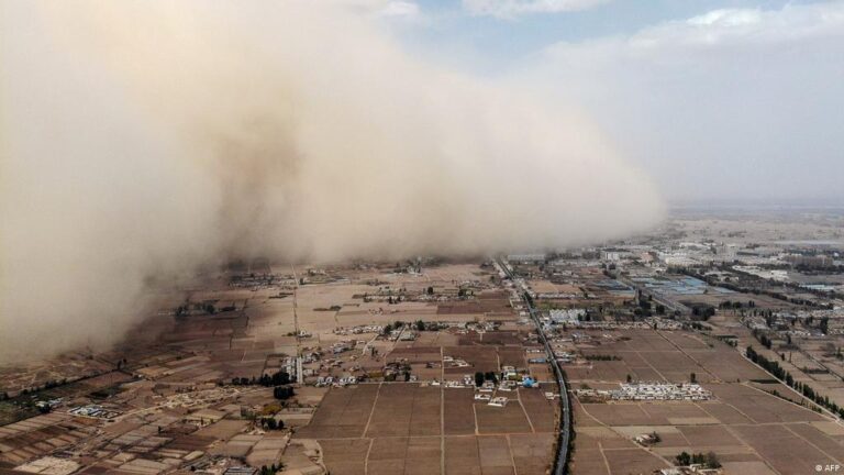 sandstorm overtaking city